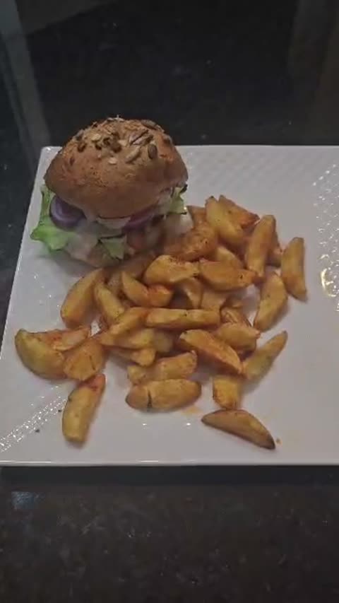 Video preview of Golden Taste Corner grill and dishes